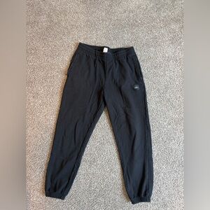 ALO Yoga Men’s Black Slim Jogger Sweatpants